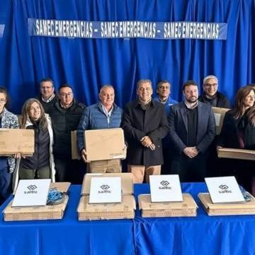 Se entregaron 22 antenas satelitales para consolidar el Hospital Público Digital y potenciar los operativos de Extramuros en el interior provincial