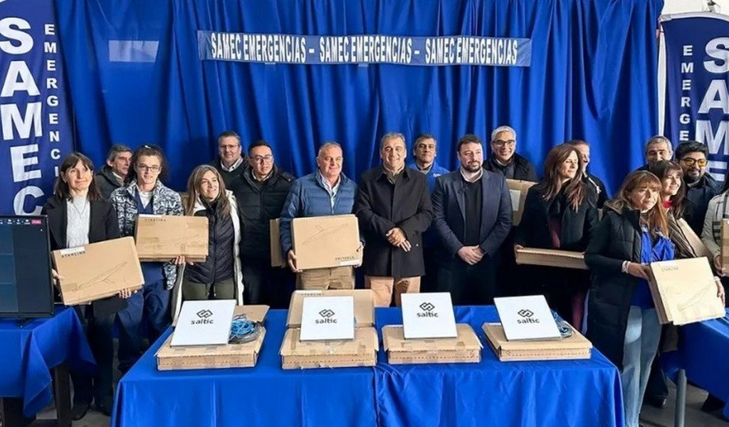Se entregaron 22 antenas satelitales para consolidar el Hospital Público Digital y potenciar los operativos de Extramuros en el interior provincial