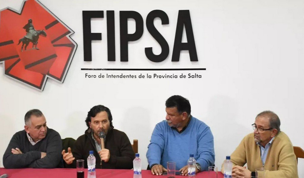 Sáenz llamó a defender el federalismo junto a los intendentes: “Hay una Argentina que tiene todo y otra a la que le falta mucho”