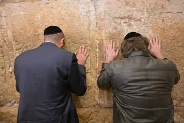 El presidente Milei llegó a Israel y lo primero que hizo fue ir a rezar al Muro de los Lamentos