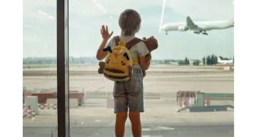 Abandonaron a su hijo de 10 años en un aeropuerto porque su pasaporte estaba vencido