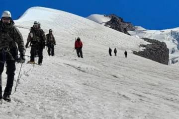 Orgullo argentino: El Ejército llegó a la cima del Monte Kun en el Himalaya e hizo historia