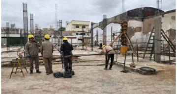 Avanza la reconstrucción del Mercado San Miguel: ya colocaron las primeras losas de hormigón