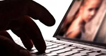 Allanaron por alerta internacional de pornografía infantil a un futbolista de primera división