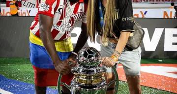 Fue una de las figuras en los títulos de Estudiantes y confirmó su romance con una modelo argentina: “Sos enorme mi amor”