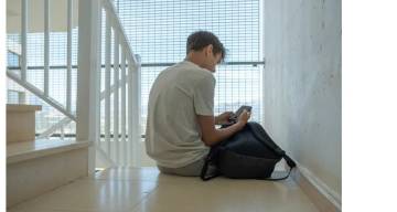 Así viven los adolescentes el acceso a la pornografía en sus celulares: “No recuerdo cuándo fue la primera vez”