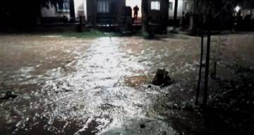 Inundaciones en Rivadavia: familias aisladas y pérdidas totales tras la crecida de los ríos